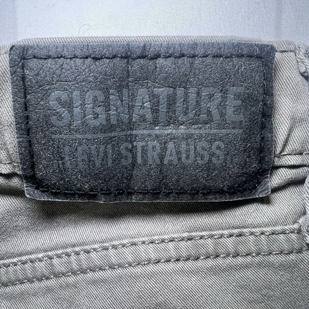 Levis‎ Pants Men's 30x32 Beige Brown Athletic Signature Mid Rise Zipper Pocket